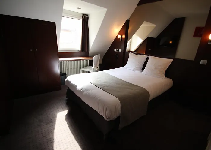 Otel Des Tonneliers 2*